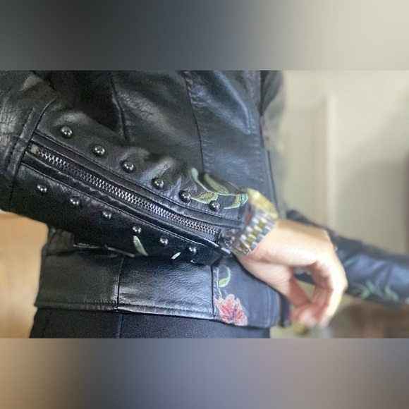 🌺GREAT CONDITION Colleen Lopez |Faux Leather Jacket | Size: XS | Black/Floral - Picture 11 of 14